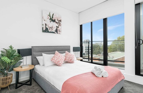 Wollongong CBD Condo | Sparkling New Apartment - Wollongong