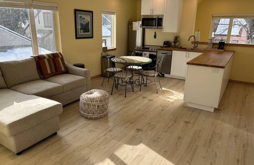 University District House | Sparkling new home in U district