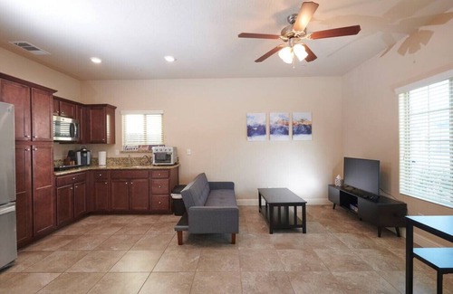 Raisin House | Sparkling & New KING I Close to Necessities