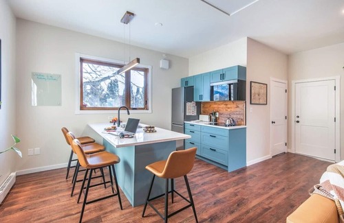 Rossland Apartment | Sparkling NEW Rossland Midtown Studio Apartment