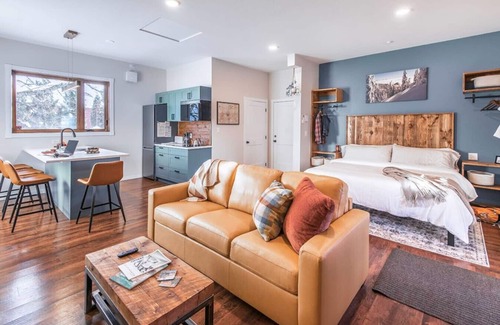 Rossland Apartment | Sparkling NEW Rossland Midtown Studio Apartment