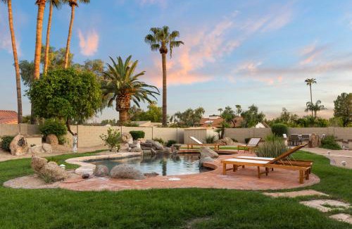 Buenavante House | Sparkling Pool Poker Table and Relaxation at Sweetwater