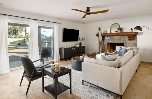 Buenavante House | Sparkling Pool Poker Table and Relaxation at Sweetwater