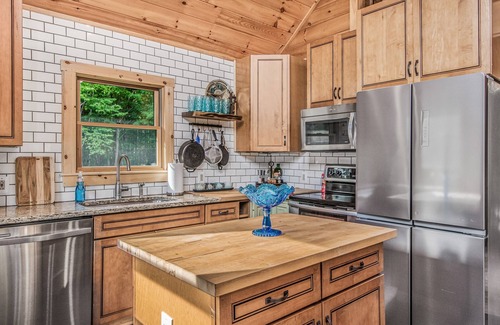Denver Cabin | Sparkling Private Cabin, Hot Tub, Firepit, Giant Chess Set, Early Check-In!
