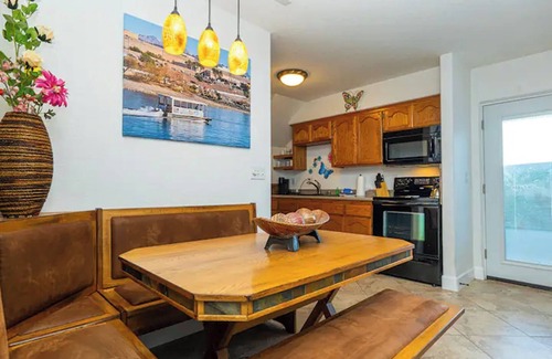 Bullhead City House | Sparkling River Inn close to casinos & Bullhead City River Park and boat launch.