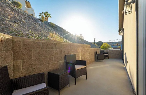 Bullhead City House | Sparkling River Inn close to casinos & Bullhead City River Park and boat launch.
