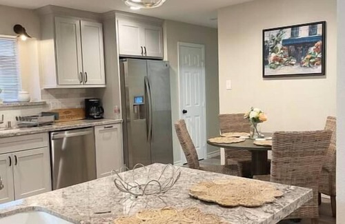 Barker House | Sparkling Springs - King Bed, Beauty, Charming, Family Fun