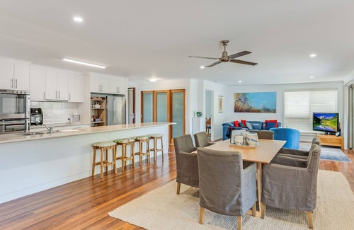 Sawtell House | Sparkling Waters - relaxation meets convenience