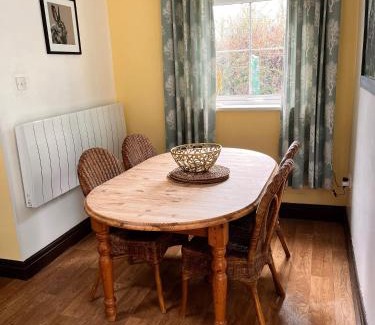 Amroth House | Sparrows Nest Holiday Cottage