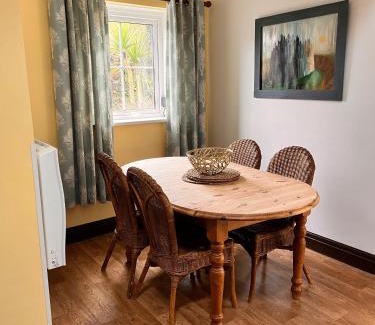 Amroth House | Sparrows Nest Holiday Cottage