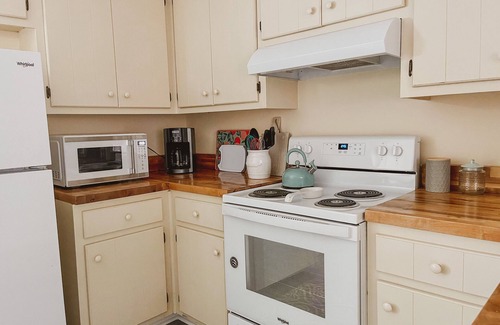 Fairforest House | Spartanburg Serenity : Stylish 2-Bedroom Townhouse