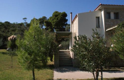 Elia House | Spathies Maris