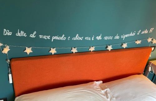 Marina di Carrara House | Spaziosa camera con letto alla francese e balcone a 500 mt dal mare