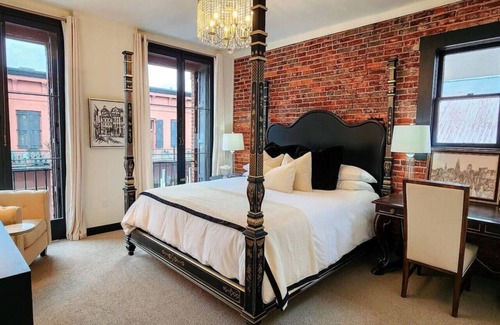 Nevada City Hotel | Speakeasy King Room (Rm1)