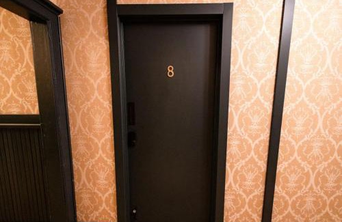 Nevada City Hotel | Speakeasy King Suite (Rm 8)