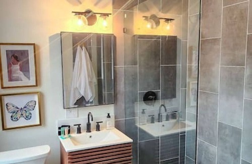 Nevada City Hotel | Speakeasy Queen Suite (Rm 3)