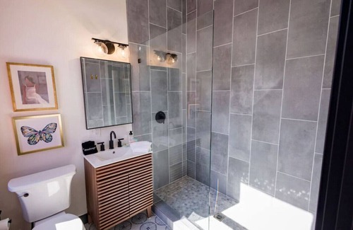 Nevada City Hotel | Speakeasy Queen Suite (Rm 3)
