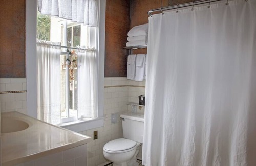Oakland Apartment | Speakeasy Room in Central Florida's Historic Gem & wedding venue- The Oakland Manor House