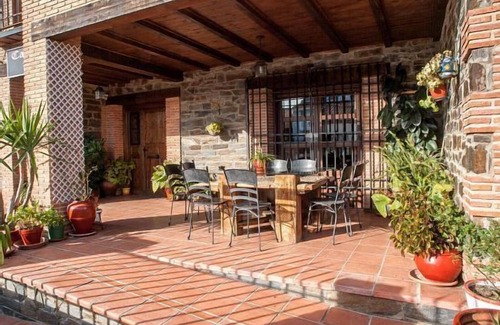 Torrecillas de la Tiesa Cottage | Special rural house for large groups with children