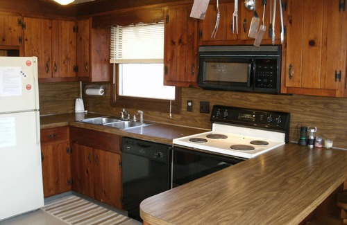Locust Lake Village Cabin | Special - Beautiful Mountain side Chalet in the Woods, 1 block from Locust Lake