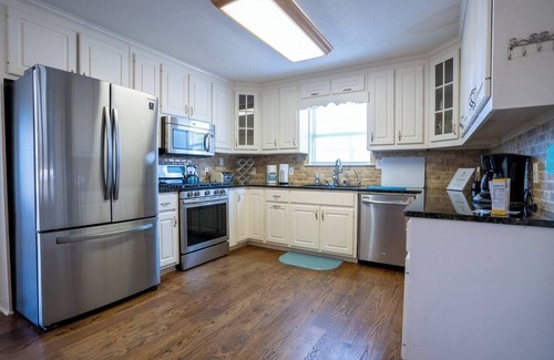 Lake Oconee House | Special! Billiards, ping pong, foosball, and Lake Oconee waterfront.