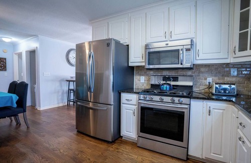 Lake Oconee House | Special! Billiards, ping pong, foosball, and Lake Oconee waterfront.