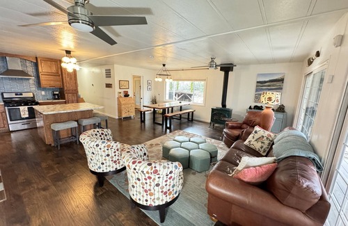 Lakehead-Lakeshore House | Special Deal Now: Cute Lakeview Home, Sleeps 8 - Shasta Lakeshore Retreat #11