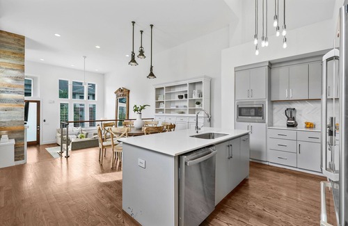 West End House | SPECIAL FREE NIGHT OFFER! DOWNTOWN LUXURY! ONLY 2MI TO BROADWAY! NEAR VANDY!