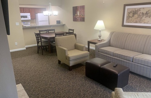 Berkeley House | Special Holiday Rates. 4BDR townhouse (12) in Historic Powhatan 💕
