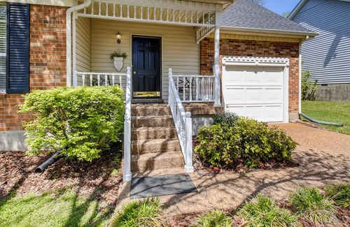 Windsor Green House | SPECIAL! Lovely, Clean, safe Family Home! Nashville