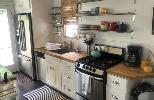 Beach Barber Tract Cottage | Special Offer, book three days and get four days! Offer good thru May 1.