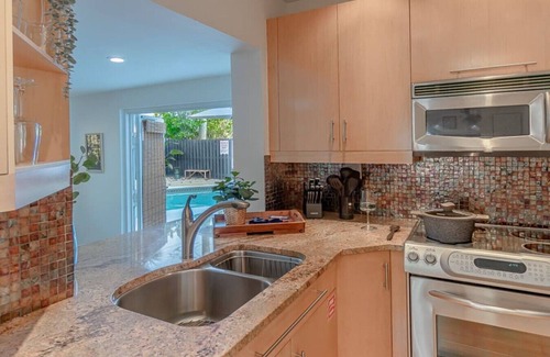 Coral Heights House | Special Offer | Heat Pool | Games | NFL | Beach