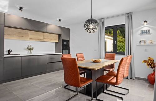 Kaldanija Apartment | SPECIAL OFFER!* Luxury New Apartment *with pool, gym, bar&grill