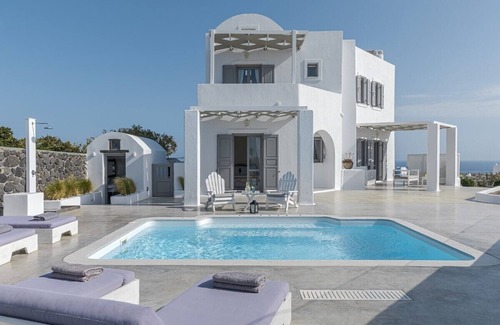 Akrotiri Villa | Special offer Stunning family-friendly Hemera Holiday Home villa on Santorini