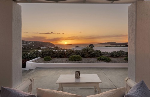Akrotiri Villa | Special offer Stunning family-friendly Hemera Holiday Home villa on Santorini