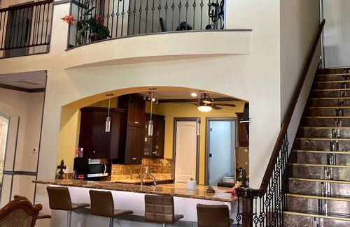 Alvin Resort | Special Offer!!Versace MANSION RENTAL HOUSTON TEXAS Resort Style,Pool 6 Bedrooms