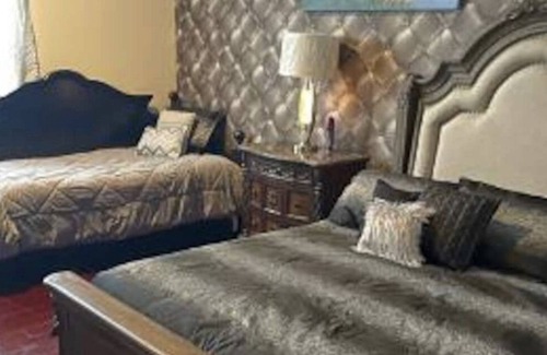 Alvin Resort | Special Offer!!Versace MANSION RENTAL HOUSTON TEXAS Resort Style,Pool 6 Bedrooms