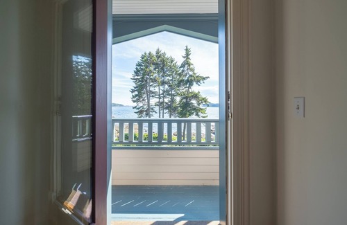 West Point House | SPECIAL RATE AUGUST 1-10 Exceptional Private Home, 5 Bedroom, 4 Bath, & More.