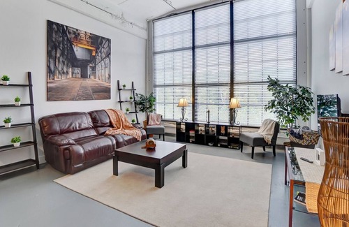 Otterbien Home Apartment | Special Rates- Historic Cartridge Factory- 2 Bd- Sleeps 6- Bike Trail