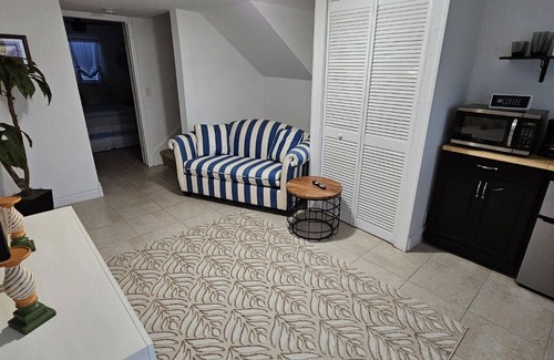 Hampton Homes Apartment | SPECIAL RATES Merritt Island, Port Canaveral, USSSA - Private One bedroom Suite