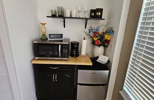 Hampton Homes Apartment | SPECIAL RATES Merritt Island, Port Canaveral, USSSA - Private One bedroom Suite