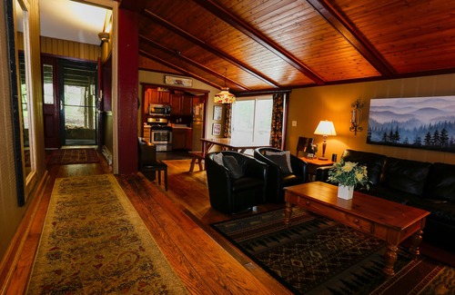 Champion House | Special…rent 2 nights get the 3rd night…FREE!