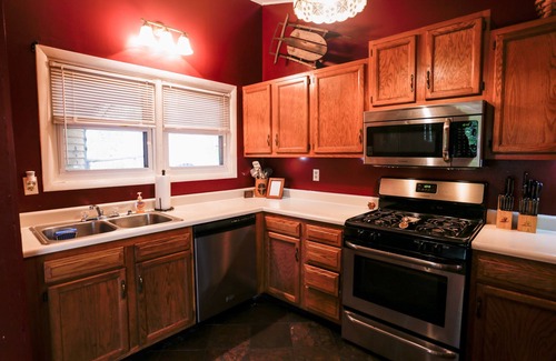 Champion House | Special…rent 2 nights get the 3rd night…FREE!