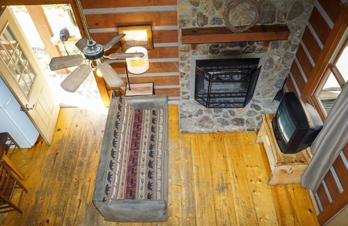 Cherokee Cabin | SPECIAL *Sept. 13th- Oct. 4th 20% off* Ol'Smoky Log Cabin on the River Unit 2