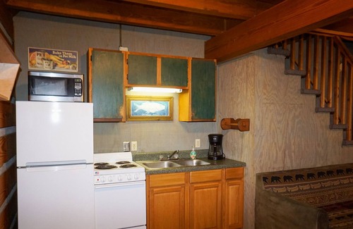 Cherokee Cabin | SPECIAL *Sept. 13th- Oct. 4th 20% off* Ol'Smoky Log Cabin on the River Unit 5