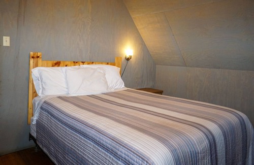 Cherokee Cabin | SPECIAL *Sept. 13th- Oct. 4th 20% off* Ol'Smoky Log Cabin on the River Unit 5