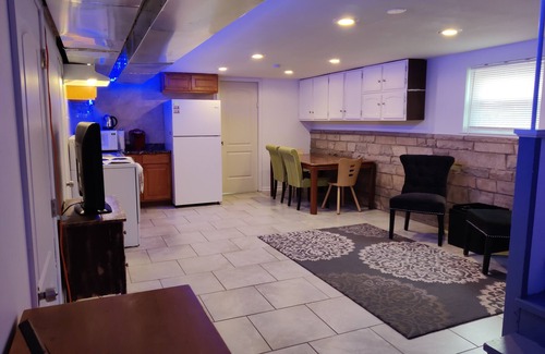 Evanston Apartment | Special Skevanston Space 2mi to Northwestern University & beach
