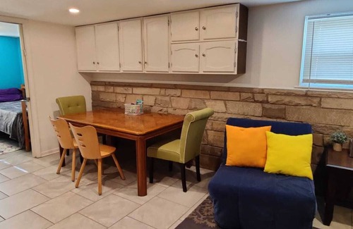 Evanston Apartment | Special Skevanston Space 2mi to Northwestern University & beach