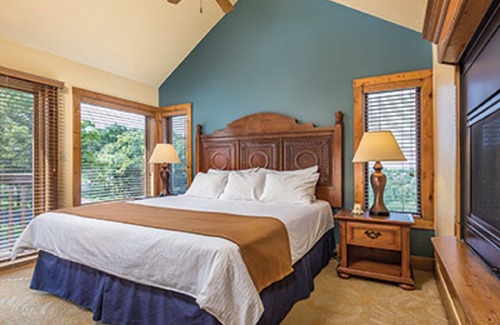 Hanover Resort | Specialty shops, boutiques, galleries & restaurants!