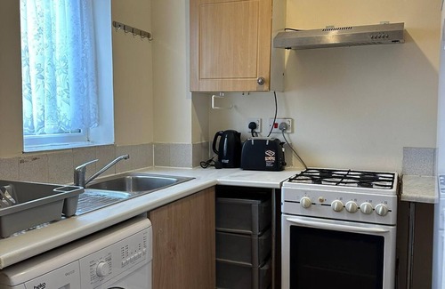 Goodmayes Apartment | specious 1 Bed Apartment with parking & free wifi 5 minute Goodmayes station